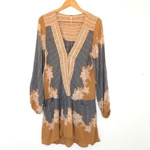 Free People boho long sleeved dress with pockets